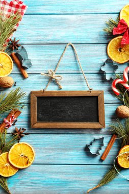 Noel dekorasyonu ile ahşap çerçeve