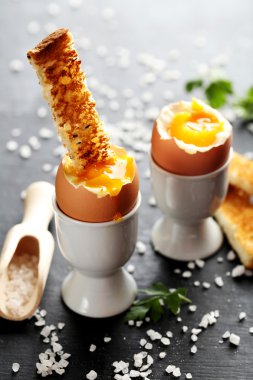 Tost ile haşlanmış yumurta