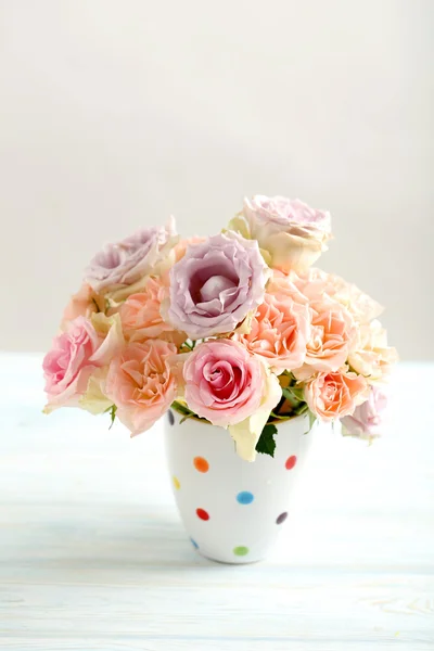 Bouquet of beautiful roses — Stock Photo, Image