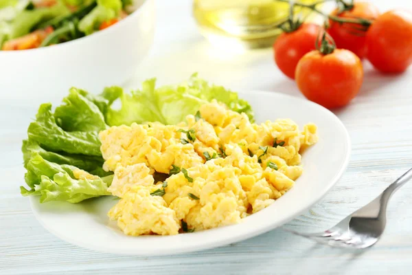 Huevos revueltos con verduras —  Fotos de Stock