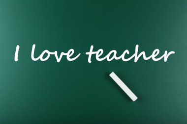 Tebeşir ile yeşil yazı tahtası