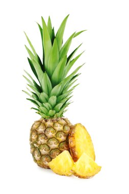 Olgun ananas beyaz izole