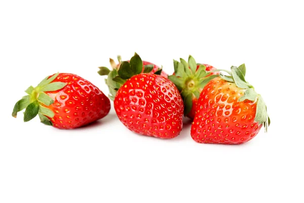 Erdbeeren isoliert auf einem weißen — Stockfoto