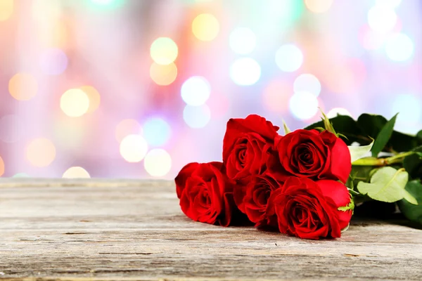 Beş taze kırmızı güller — Stok fotoğraf