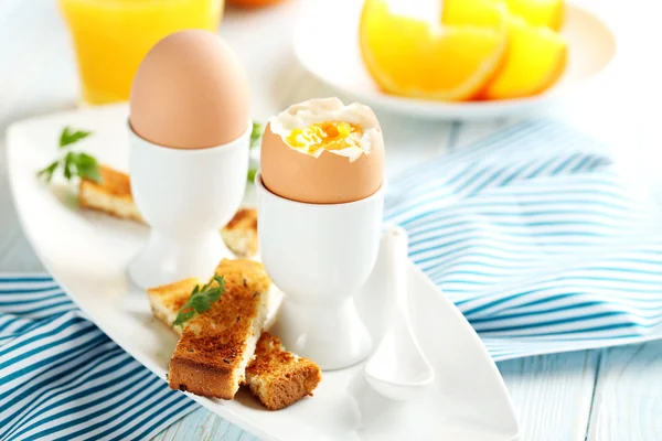 Gekookte eieren met Toast — Stockfoto