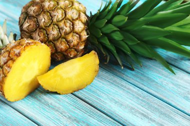 Olgun taze ananas