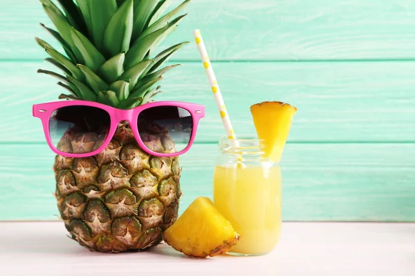 Üveg ananászlé — Stock Fotó