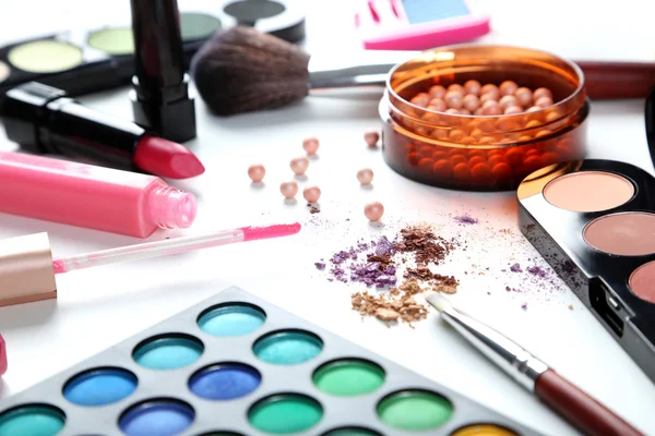 Make-up borstel en cosmetica — Stockfoto