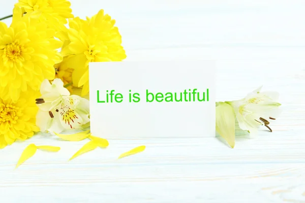 Blumen mit Leben ist schöne Karte — Stockfoto