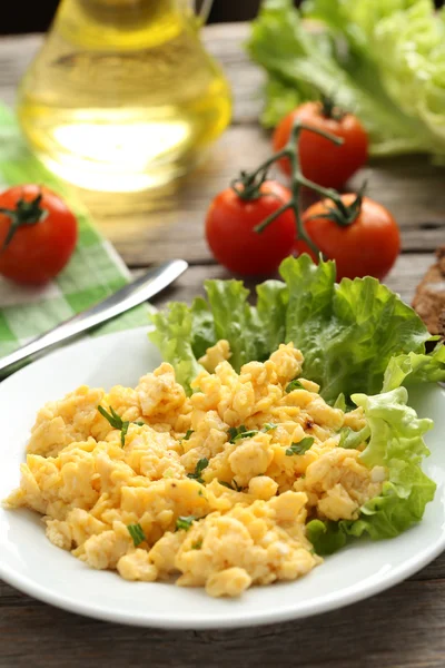 Huevos revueltos con verduras —  Fotos de Stock