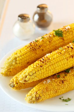 Taze lezzetli ızgara mısır 