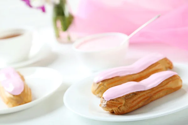 Tasty eclairs with glaze — Stock Photo, Image