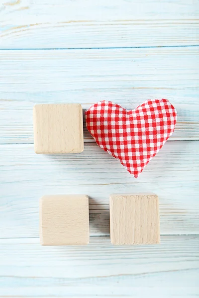 Cubos de juguete de madera con corazón —  Fotos de Stock