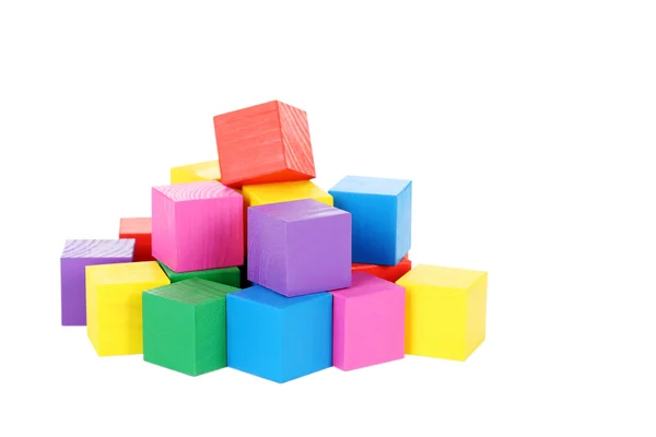 Renkli ahşap oyuncak küpleri — Stok fotoğraf