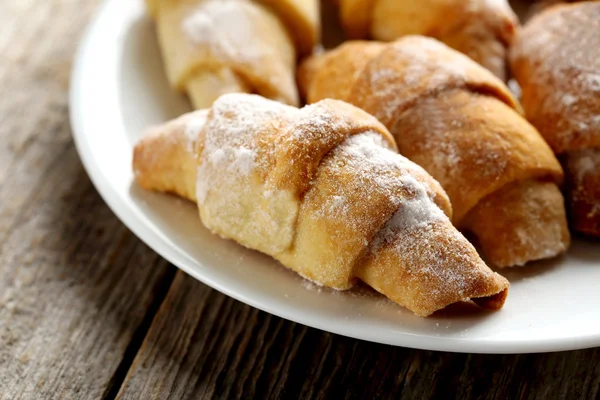 Verse eigengemaakte croissants — Stockfoto