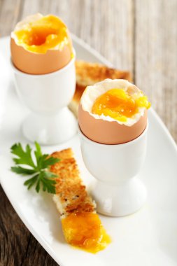 Tost ile haşlanmış yumurta 