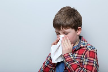 Çocuk burun akıntısı ile