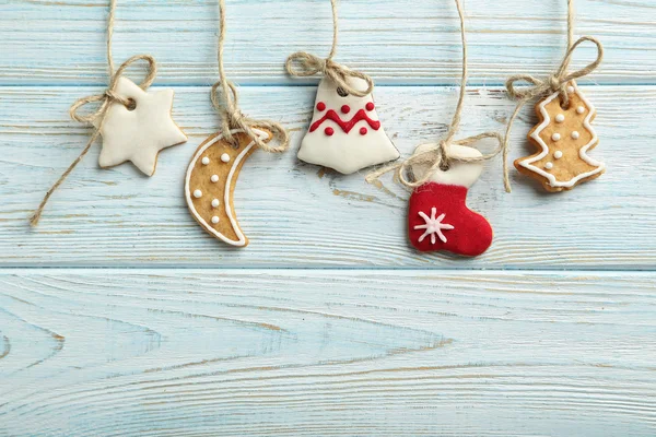 Kerstkoekjes op tafel — Stockfoto