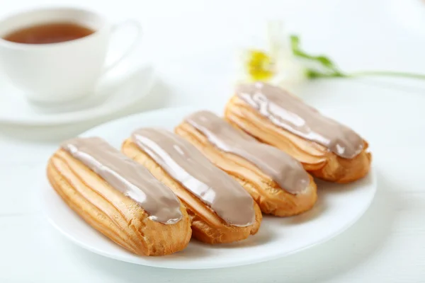 Sabrosas eclairs con glaseado — Foto de Stock