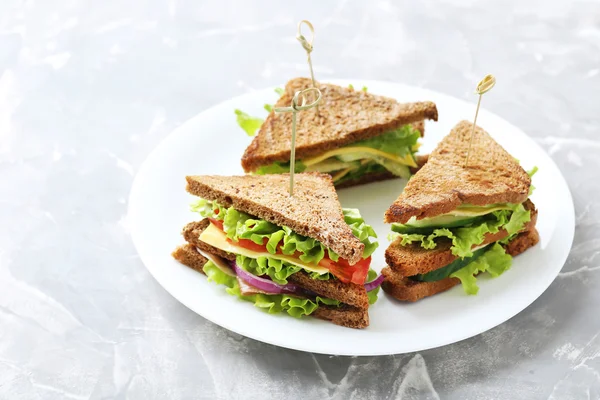Leckere und frische Sandwiches — Stockfoto