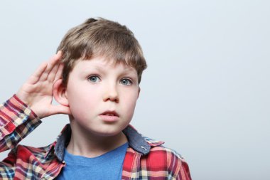 Genç sevimli çocuk