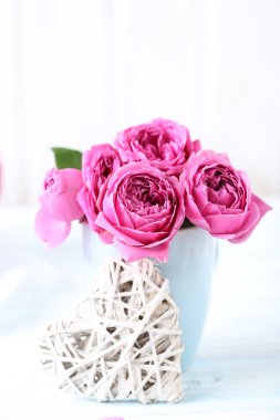 Bir beyaz güzel pembe güller