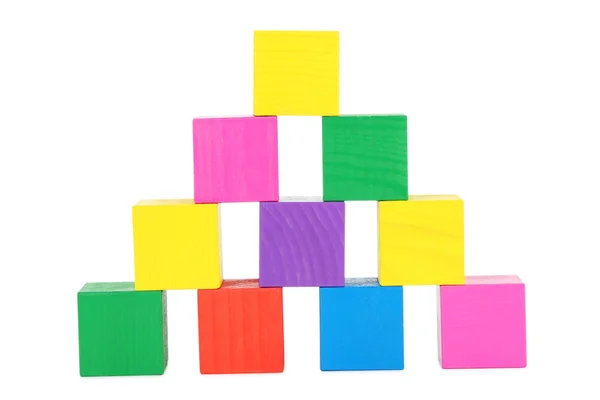 Cubes de jouets en bois colorés isolés — Photo