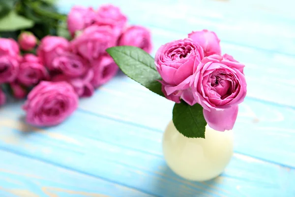 Gyönyörű rózsaszín rózsák — Stock Fotó