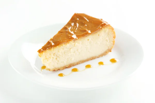 Vers en smakelijk karamel cheesecake — Stockfoto