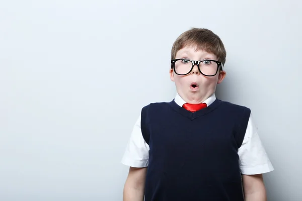 Niño en gafas graduadas — Foto de Stock