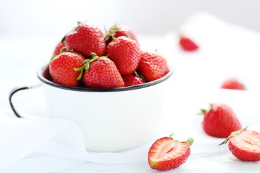 Çilek Kupası ahşap tablo