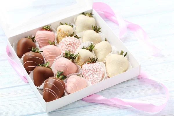 Strawberries covered in chocolate — Stock Photo, Image