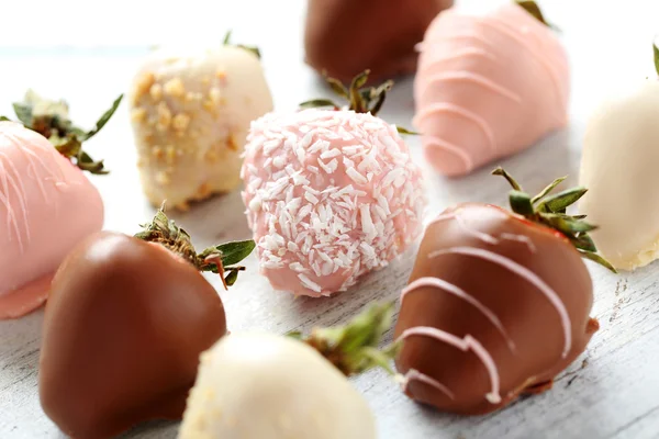 Morangos cobertos de chocolate — Fotografia de Stock