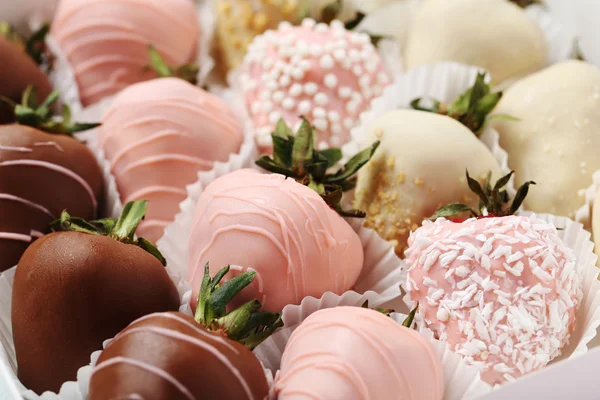 Strawberries covered in chocolate — Stock Photo, Image