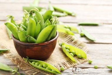 yeşil bezelyeler kasede