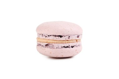 Fransız pembe macaron izole