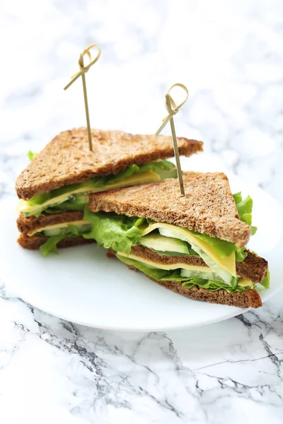 Leckere und frische Sandwiches — Stockfoto