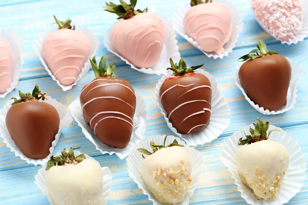 Strawberries covered in chocolate — Stock Photo, Image