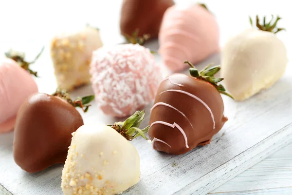 Strawberries covered in chocolate — Stock Photo, Image