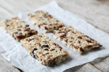 Granola barlar ahşap tablo