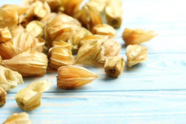 Physalis mûr sur table en bois — Photo