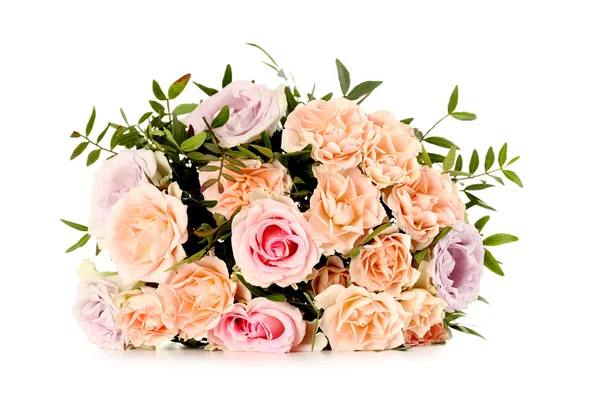 Bouquet de belles roses isolé — Photo