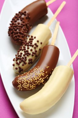 Muz çikolata kaplı