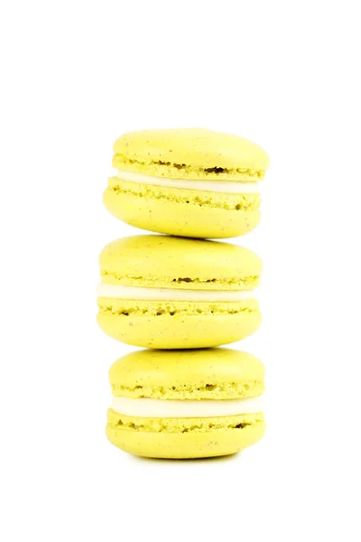 Französisch gelben Macarons isoliert — Stockfoto