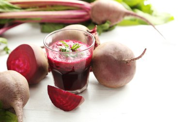 Taze pancar suyu cam