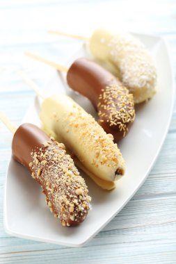 Muz çikolata kaplı