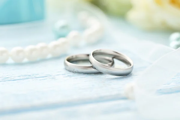 Zilveren bruiloft ringen — Stockfoto