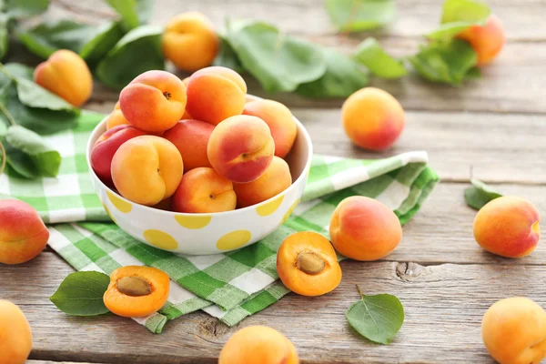 Зрізати абрикоси фруктові шматочки — стокове фото
