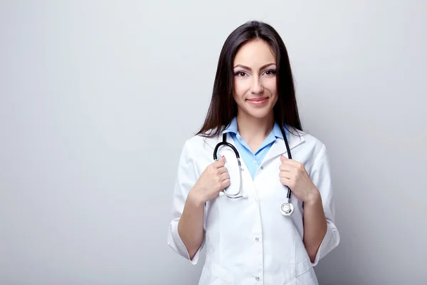 Retrato de jovem médico — Fotografia de Stock