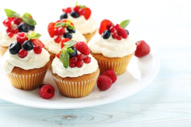 Lezzetli kek çilek ile 